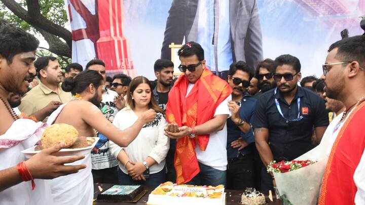 সোনু সুদ সাধারণ মানুষের কাছে 'মাসিহা'। যখন ভয়ঙ্কর করোনা ভাইরাসের দাপটে একের পর এক প্রাণহানির ঘটনা ঘটছিল, তখন সাধারণ মানুষের সাহায্যে নানাভাবে পাশে থেকেছেন তিনি। পরিযায়ী শ্রমিকদের সঠিকভাবে বাড়ি পৌঁছে দেওয়া থেকে ছাত্রদের জন্য কোচিং স্কলারশিপের ব্যবস্থা করে দেওয়া, সব করেছেন তিনি।