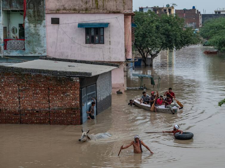 Compensation for flood damage 4 crore released to 51 villages Flood Relief: ਪੰਜਾਬ ਦੇ ਸਰਹੱਦੀ ਖੇਤਰ ਦੇ ਲੋਕਾਂ ਨੂੰ ਇੱਕ ਸਾਲ ਬਾਅਦ ਮਿਲਿਆ ਹੜ੍ਹਾ ਦੇ ਨੁਕਸਾਨ ਦਾ ਮੁਆਵਜ਼ਾ, 51 ਪਿੰਡਾਂ ਨੂੰ 4 ਕਰੋੜ ਜਾਰੀ 