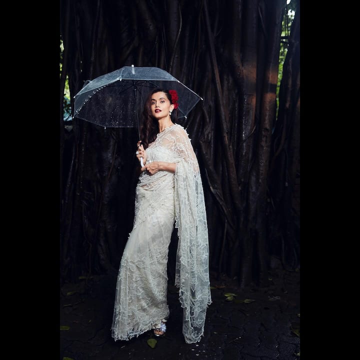 Taapsee Pannu पुन्हा एकदा प्रेक्षकांचे मनोरंजन करण्यासाठी सज्ज आहे. ही अभिनेत्री सुंदर दिलरुबा म्हणून पुनरागमन करत आहे.