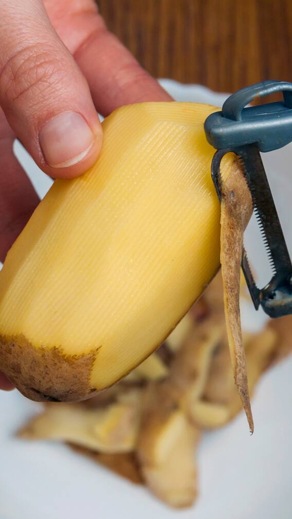 బంగాళదుంపలపై తొక్కలతో ఇన్ని క్లీనింగ్ చేయొచ్చా?