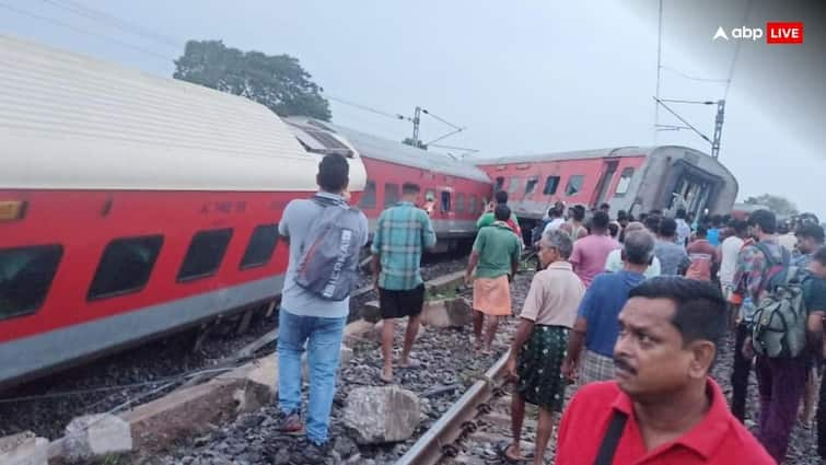 Howrah Mumbai Mail Train number 12810 derailed near Rajkharsawan railway station in Jharkhand early Tuesday morning Mumbai Howrah Mail Accident: शुप्रभात रेल मंत्री जी, आप पर लानत है...झारखंड में पटरी से ट्रेन उतरने पर भड़के कांग्रेस नेता