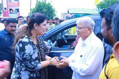 पंकजा मुंडे-प्रकाश आंबेडकर यांची भेट, राज्याच्या राजकारणात वेगवेगळ्या चर्चा!