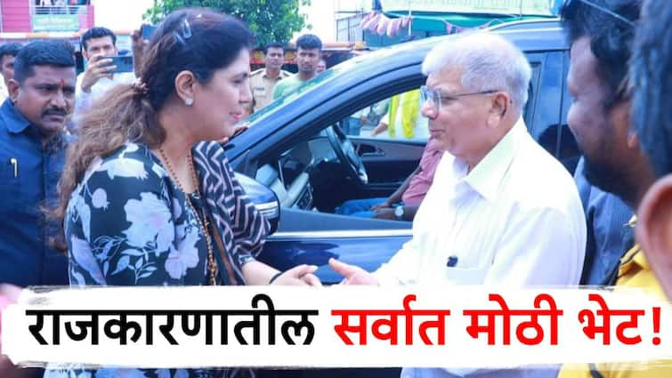 Pankaja Munde meet Prakash Ambedkar at Latur Beed boundary during OBC reservation save yatra Maharashtra Maratha reservation Manoj Jarange राजकारणातील सर्वात मोठी भेट, पंकजा मुंडे-प्रकाश आंबडेकरांच्या भेटीने नव्या राजकारणाची नांदी?