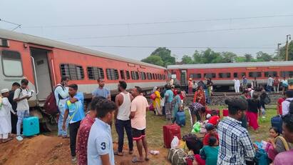 Jharkhand Train Accident: હાવડાથી મુંબઈ જતી 12810 મુંબઈ મેલ ઝારખંડના ચક્રધરપુર ડિવિઝનમાં અકસ્માતનો ભોગ બની છે. આ અકસ્માતમાં બે લોકોના મોત થયા હતા.