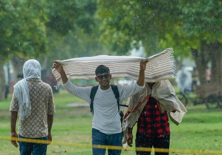 इससे पहले दिल्ली में सबसे उच्चतम तापमान इस साल जुलाई के महीने में ही रहा. 12 जुलाई को तापमान 38.8 डिग्री सेल्सियस दर्ज किया गया था.(फाइल फोटो)