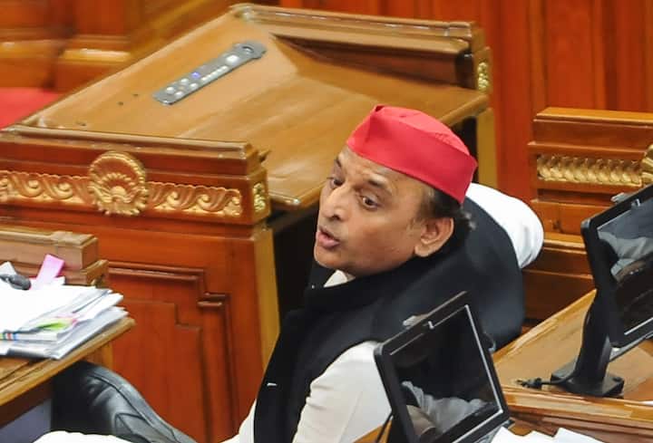 समाजवादी पार्टी उस नैरेटिव को भी तोड़ना चाहती है, जिसके तहत उसे सिर्फ और सिर्फ यादवों की पार्टी समझा जाता है.
