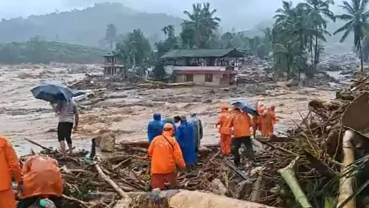 Kerala Wayanad landslides Houses washed away town partially swept off news and updates Kerala Landslides: नदी में तैरते शव, सड़कें-ब्रिज टूटे, 200 घर तबाह... केरल के वायनाड में भीषण लैंडस्लाइड