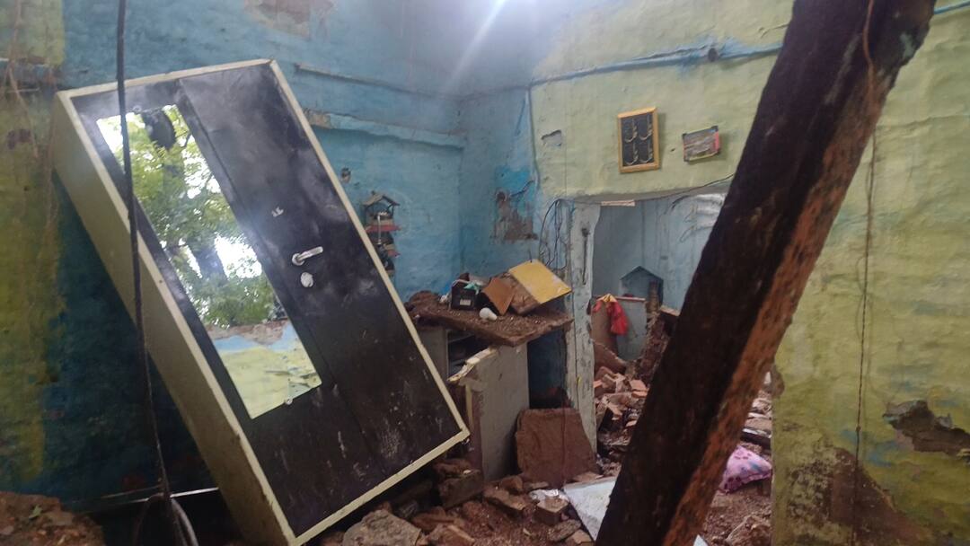 उज्जैन में बरसात का कहर! तेज बारिश में गिरा मकान, महिला की मौत, मासूम घायल Ujjain Woman Dies and Child Injured after House Collapses in Heavy Rain CM Mohan Yadav ANN उज्जैन में बरसात का कहर! तेज बारिश में गिरा मकान, महिला की मौत, मासूम घायल