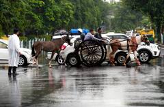 Delhi Weather: दिल्ली वालों पर आज गर्मी और उमस का डबल अटैक,  जानें- अगले पांच दिनों तक कैसा रहेगा मौसम?