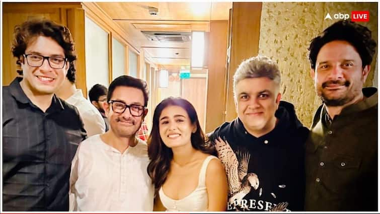 Aamir Khan hosted Success party of maharaja for son junaid khan jaideep ahlawat shalini pandey sharvari Aamir Khan ने बेटे Junaid Khan की 'महाराजा' के लिए रखी सक्सेस पार्टी, नजर आई फिल्म की कास्ट