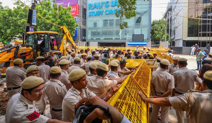 इतिहास से लेकर समाजशास्त्र की पढ़ाई करने वाले विकास दिव्यकीर्ति ने कहा,