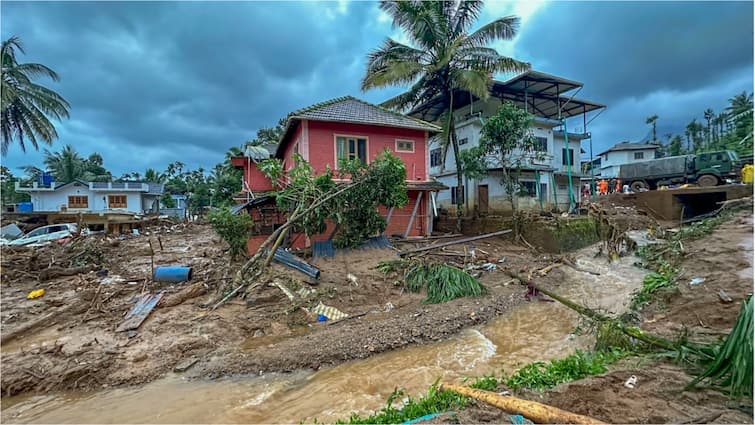 Kerala Flood Alerts Central Water Commission Issues ‘Orange’ & ‘Yellow’  Amid Rising River Levels Kerala: Central Water Commission Issues ‘Orange’ & ‘Yellow’ Flood Alerts Amid Rising River Levels