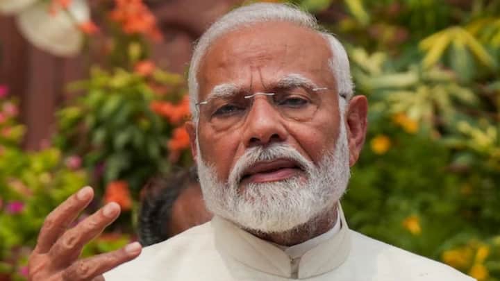 भारत सरकार भी लोगों को घरों में सोलर पैनल लगवाने के लिए आर्थिक सहायता देती है. इसके लिए सरकार प्रधानमंत्री सूर्य घर मुफ्त बिजली योजना चलाती है.