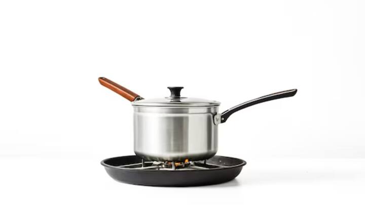 কিন্তু ননস্টিক বাসনের দামও যেমন বেশি, তেমনি রক্ষণাবেক্ষণের ঝক্কিও রয়েছে। তাই হাঁড়ি, কড়াই, প্যান, সবকিছু ননস্টিক কেনা সম্ভব হয় না অনেকেরই।