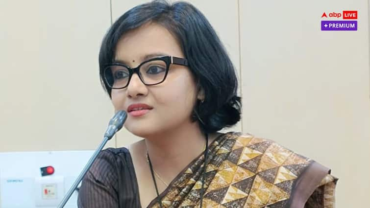 WBCS Success story Ipsita Bhattacharya WBCS executive officer shares wbcs preparation tips to select optional paper and note making abpp WBCS Success Story: প্রস্তুতির পথে কোন দিকে নজর দিলেই সাফল্য অবধারিত ? পরামর্শ দিলেন WBCS অফিসার ঈপ্সিতা