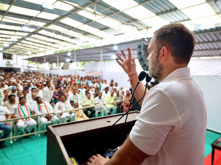 यह भी बताया गया कि कांग्रेस के पूर्व अध्यक्ष राहुल गांधी ने कर्नाटक कांग्रेस के सभी नेताओं से इस दौरान समन्वय बिठाने और मिल-जुलकर सही से सरकार चलाने के लिए कहा है.