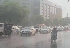 झमाझम बारिश ने दिल्लीवासियों को दिलाई उमस से राहत, सड़कें जलमग्न