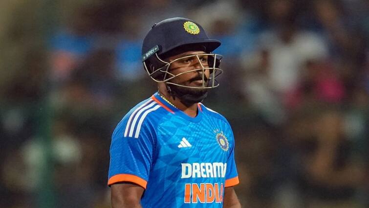 IND vs SL T20 Series sanju samson duck out two matches fans disappointed Samson: இப்படி பண்ணலாமா சஞ்சு? பொன்னான வாய்ப்பை கோட்டைவிட்ட சாம்சன் - ரசிகர்கள் ஏமாற்றம்