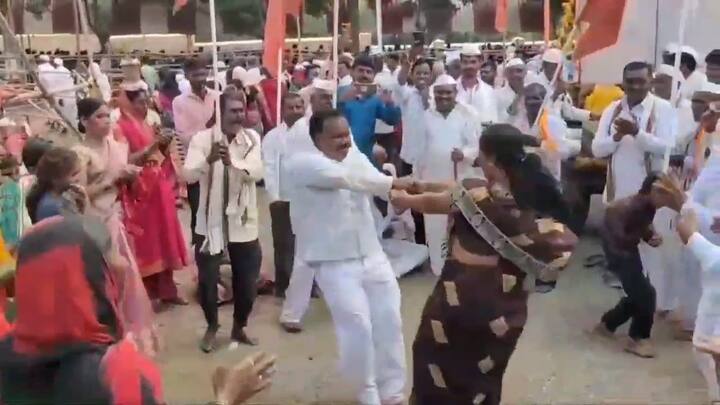 माऊलींच्या दर्शनासाठी येणाऱ्या भाविकांना पहाटेपासून साबुदाणा खिचडी, पाणी बॉटल, उकडलेले शेंगदाणे, चहा, दूध, केळी फराळी चिवड्याचे वाटप केले जात आहे.