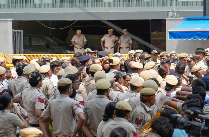 डॉ विकास दिव्यकीर्ति ने कोचिंग केंद्र हादसे को लेकर मंगलवार (30 जुलाई, 2024) को समाचार एजेंसी 'एएनआई' से कहा, 