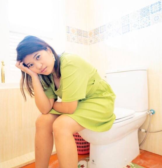 ਇੱਕ ਸਿਹਤਮੰਦ ਖੁਰਾਕ ਖਾਓ ਜਿਸ ਵਿੱਚ ਫਾਈਬਰ ਸ਼ਾਮਲ ਹੋਵੇ ਜਿਵੇਂ ਕਿ ਸਾਬਤ ਅਨਾਜ ਅਤੇ ਬਰੈੱਡ, ਚੋਕਰ, ਤਾਜ਼ੇ ਫਲ ਅਤੇ ਸਬਜ਼ੀਆਂ। ਰੋਜ਼ਾਨਾ ਆਪਣੀ ਖੁਰਾਕ ਵਿੱਚ 20-35 ਗ੍ਰਾਮ ਫਾਈਬਰ ਲਓ। ਇਸ ਦੇ ਲਈ, ਸਬਜ਼ੀਆਂ ਦੇ 5-6 ਹਿੱਸੇ, ਫਲਾਂ ਦੇ ਦੋ ਹਿੱਸੇ ਅਤੇ ਉੱਚ ਫਾਈਬਰ ਬਰੈੱਡ ਅਤੇ ਅਨਾਜ ਸ਼ਾਮਲ ਕਰੋ।