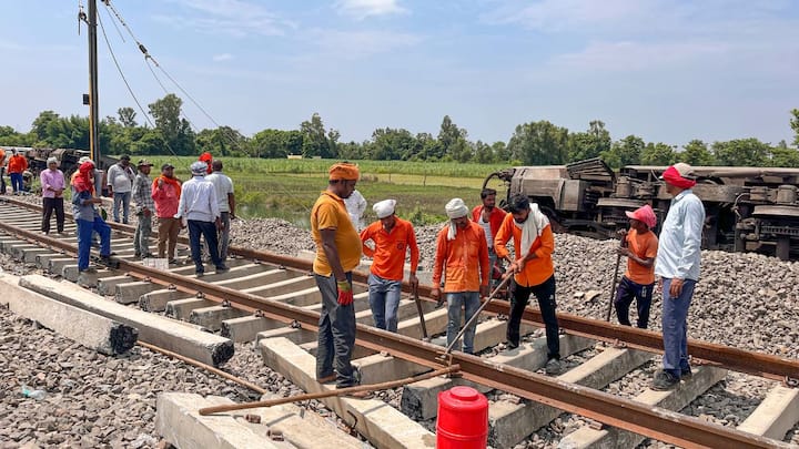 চলতি মাসের ১৮ তারিখ চণ্ডীগড়-ডিব্রুগড় এক্সপ্রেস দুর্ঘটনার কবলে পড়ে। তাতে মৃত্যু ৩ জনের।
