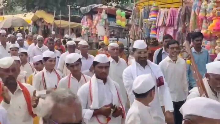 आषाढी वद्य एकादशीमुळे शहरासह संत ज्ञानेश्वर मंदिराकडे रस्ते गर्दीने फुलून गेले आहेत.