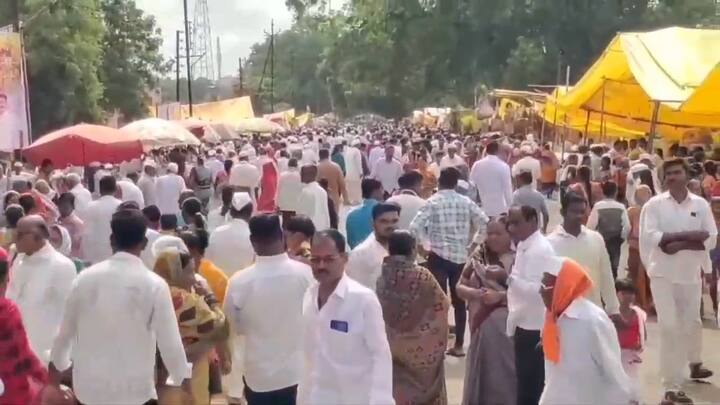 पहाटेपासूनच भाविकांनी दर्शनासाठी गर्दी केली आहे.