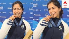 পদকে তৃপ্তির কামড়, অলিম্পিক্সের মঞ্চে কেন অ্যাথলিটরা এমনটা করে থাকেন?