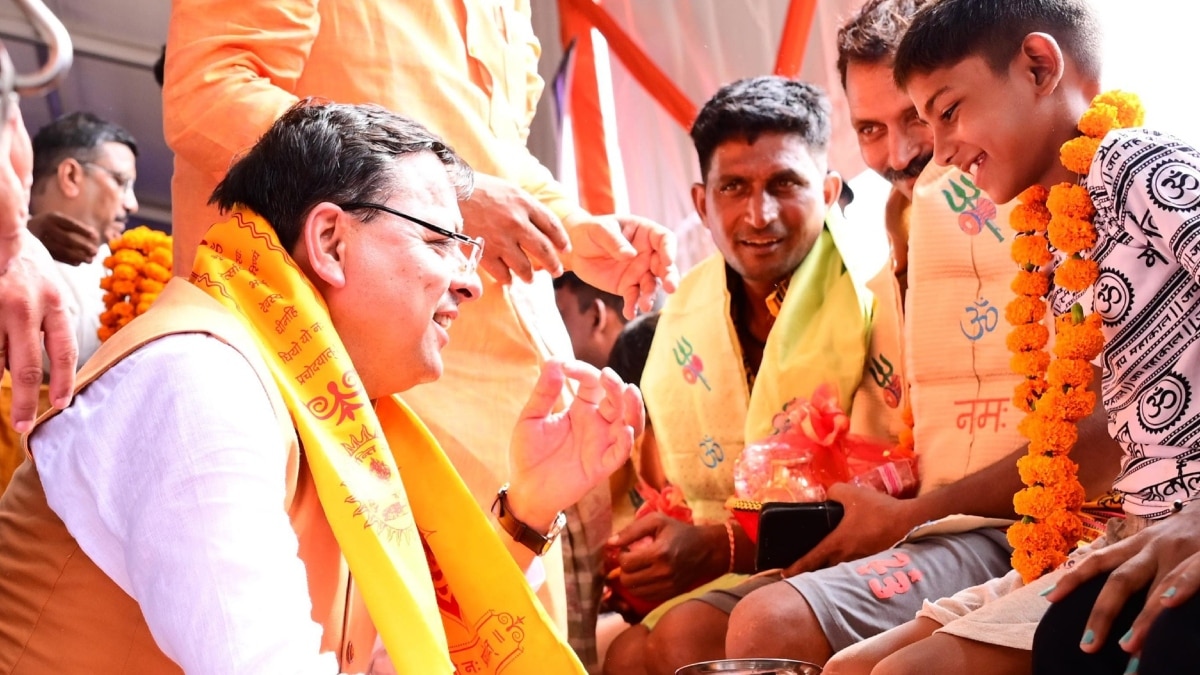 Kanwar Yatra: हरिद्वार में सीएम धामी ने कांवड़ियों के धुले पैर, मुख्यमंत्री ने बताई अतिथि देवो भवः की परंपरा