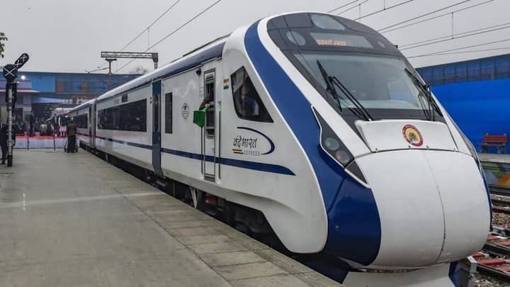 लेकिन अब दिल्ली से वाराणसी चलने वाली वंदे भारत एक्सप्रेस ट्रेन भारत की सबसे तेज रफ्तार ट्रेन कहा जाता है. इसकी स्पीड 100 किलो मीटर के आसपास है.