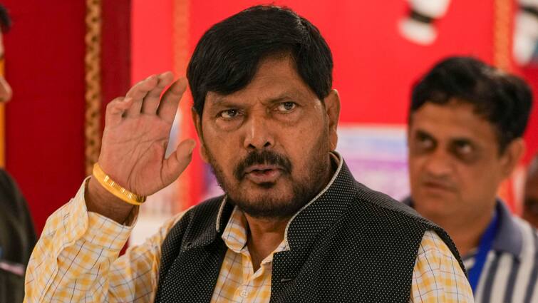 Ramdas Athawale offers Adhir Ranjan Chowdhury to join NDA RPI over angry with congress रामदास अठावले ने अधीर रंजन चौधरी को दिया खुला ऑफर, बोले- परेशान हैं तो...