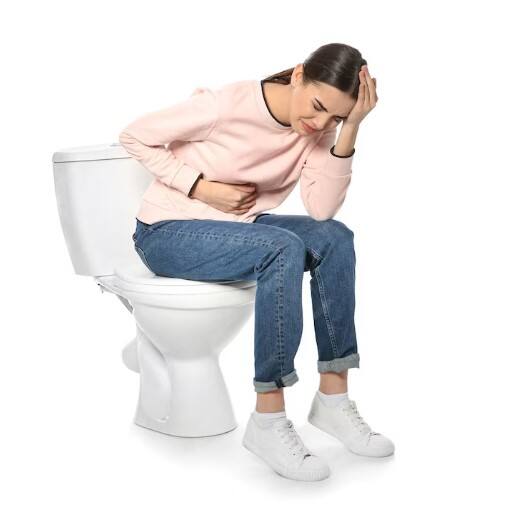 ਕਬਜ਼ ਦੇ ਕਈ ਲੱਛਣ ਹੋ ਸਕਦੇ ਹਨ- ਮਹਿਸੂਸ ਕਰਨਾ ਕਿ ਸ਼ੌਚ ਕਰਨ ਤੋਂ ਬਾਅਦ ਵੀ ਪੇਟ ਸਾਫ਼ ਨਹੀਂ ਹੋਇਆ ਹੈ। ਸਟੂਲ ਜੋ ਸਖ਼ਤ, ਸੁੱਕੀ ਤੋਂ ਇਲਾਵਾ ਅੰਤੜੀਆਂ ਦੇ ਦੌਰਾਨ ਦਰਦ ਮਹਿਸੂਸ ਕਰਨਾ। ਹਫ਼ਤੇ ਵਿੱਚ ਇੱਕ ਜਾਂ ਦੋ ਵਾਰ ਹੀ ਪੇਟ ਸਾਫ਼ ਕਰਨਾ।ਪੇਟ ਵਿੱਚ ਕੜਵੱਲ ਅਤੇ ਦਰਦ ਮਹਿਸੂਸ ਕਰਨਾ, ਗੈਸ ਬਣਨਾ, ਪੇਟ ਫੁੱਲਣਾ ਜਾਂ ਸੁੱਜਿਆ ਹੋਇਆ ਪੇਟ ਮਤਲੀ ਜਾਂ ਉਲਟੀਆਂ, ਕਈ ਵਾਰ ਸਟੂਲ ਛੋਟੇ ਟੁਕੜਿਆਂ ਵਿੱਚ ਆਉਂਦਾ ਹੈ।