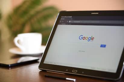 फ्री सर्विस देने के बावजूद हर मिनट 2 करोड़ रुपये कमाता है Google! कैसे हो जाती है इतनी इनकम