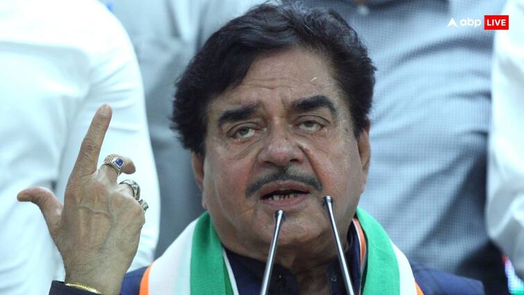 TMC MP Shatrughan Sinha ON Anurag Thakur Said PM Narendra Modi not able to make eye contact with LOP Rahul Gandhi शत्रुघ्न सिन्हा ने अनुराग ठाकुर को बताया 'अपना'! राहुल गांधी को लेकर पीएम मोदी से कह दी ये बात