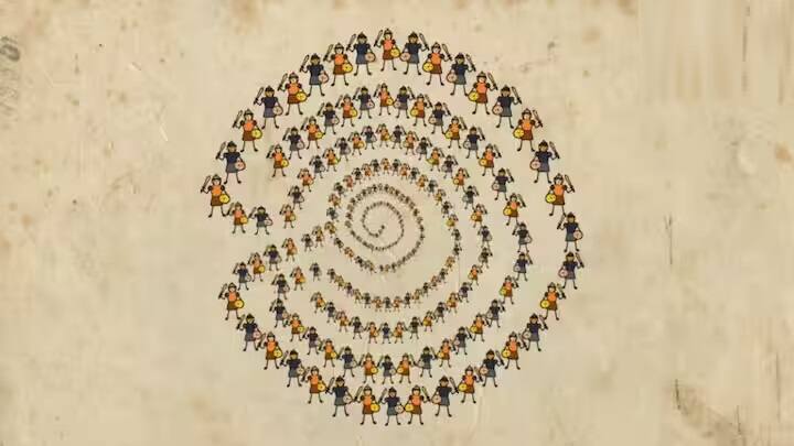 યુદ્ધ લડવા માટે પક્ષો કે વિપક્ષ પોતપોતાની રણનીતિ તૈયાર કરતા હતા. વ્યૂહરચનાનો અર્થ છે કે યુદ્ધ માટે સૈનિકોનો ઉપયોગ કેવી રીતે કરવો જોઈએ. ચક્રવ્યૂહ એક બહુ-સ્તરીય રક્ષણાત્મક લશ્કરી માળખું છે, જેનો ઉપયોગ મોટા યોદ્ધાને ચારે બાજુથી ઘેરી લેવા માટે થાય છે.