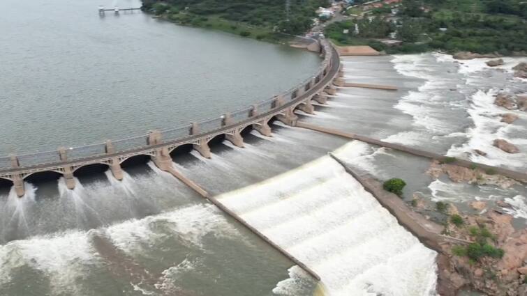 Surplus water release from Mettur dam increased to 1.25 lakh cubic feet Salem Mettur Dam: மேட்டூர் அணையில் இருந்து உபரிநீர் திறப்பு 1.25 லட்சம் கன அடியாக அதிகரிப்பு.