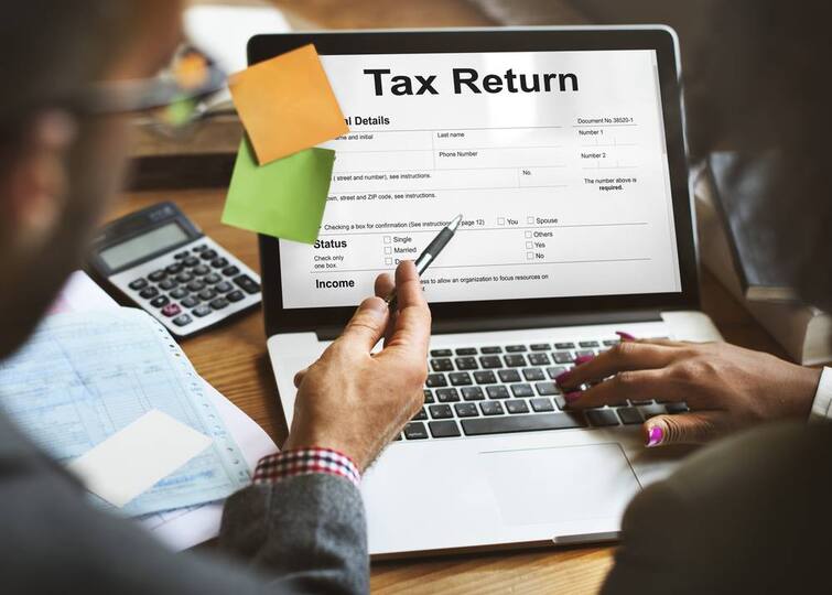 Today is last day to file ITR Income Tax Returns Income Tax: ਜੇਕਰ ਤੁਹਾਡੀ ਤਨਖਾਹ ਵੀ ਟੈਕਸ ਦੇ ਦਾਇਰੇ 'ਚ ਆਉਂਦੀ ਤਾਂ ਅੱਜ ਹੈ ਰਾਹਤ ਪਾਉਣ ਲਈ ਆਖਰੀ ਦਿਨ, ਜਲਦੀ ਕਰੋ