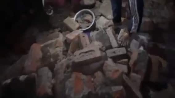 भारी बारिश से तबाही का मंजर! रुड़की में मकान गिरा, मलबे में दबे 12 लोग, 2 बच्चों की मौत भारी बारिश से तबाही का मंजर! रुड़की में मकान गिरा, मलबे में दबे 12 लोग, 2 बच्चों की मौत