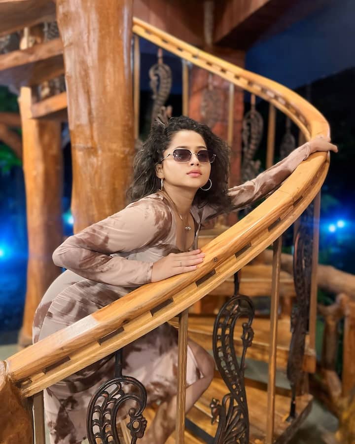 या कार्यक्रमातील कलाकार प्रेक्षकांचं चांगलच मनोरंजन करतात. या कलाकारांची चर्चाही होते.(PC : parabshivali)