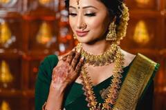 Hariyali Teej 2024: हरियाली तीज पर आप भी ट्राई कर सकती हैं, इन कंट्रास्ट ब्लाउज के साथ ग्रीन साड़ियां