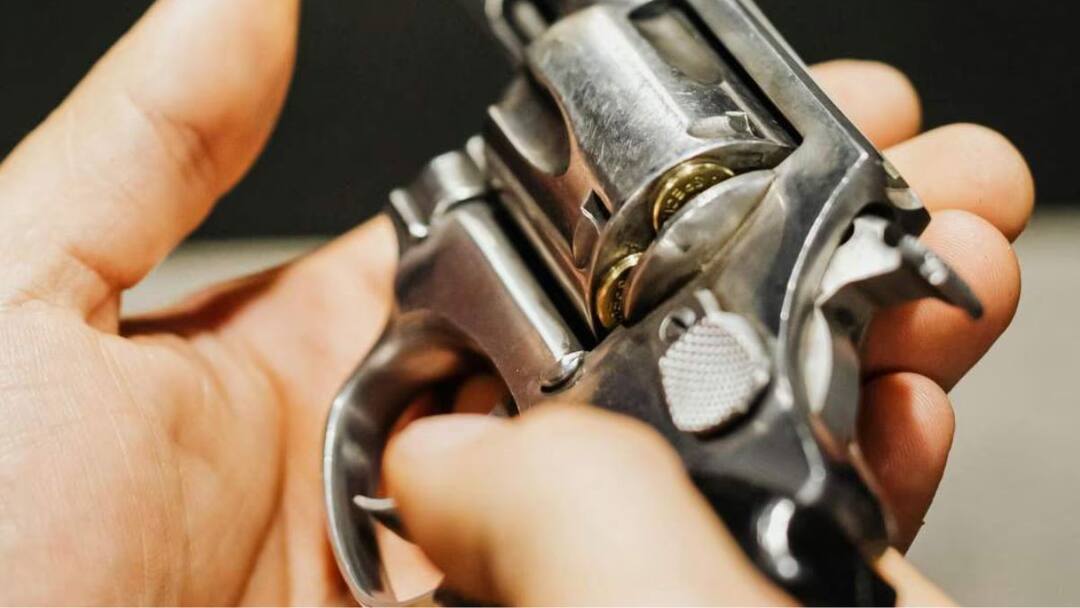 Bihar 5 year old Nursery Student carries gun to school shoots another student Classmate Injured Viral News: మూడో తరగతి విద్యార్థిని గన్‌తో కాల్చిన ఐదేళ్ల చిన్నారి, స్కూల్‌లోనే షాకింగ్ ఘటన