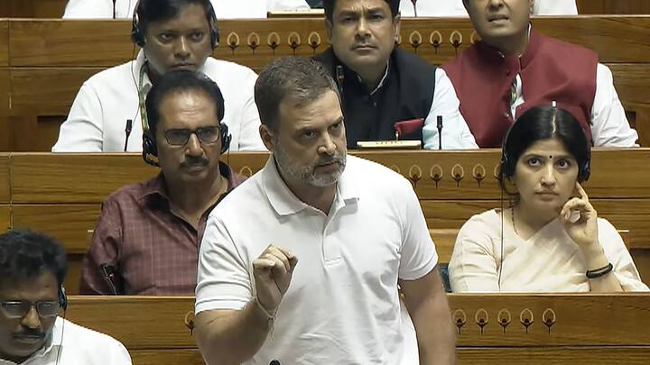 अनुराग ठाकुर के इतना बोलते ही सदन में जबरदस्त बहस छिड़ गई. राहुल गांधी अपनी सीट से खड़े हुए और कहने लगे कि मेरी जितनी चाहे उतनी इंसल्ट कर दीजिए, लेकिन जाति जनगणना को हम सदन में पास करा कर रहेंगे.