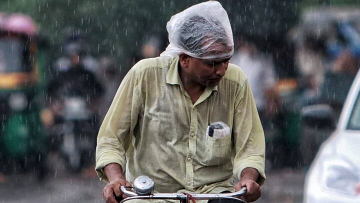উত্তরবঙ্গের দার্জিলিং, জলপাইগুড়ি, কালিম্পং, আলিপুরদুয়ার, দুই দিনাজপুর, মালদায় বজ্রবিদ্যুৎ-সহ দুর্যোগের আশঙ্কা করা হয়েছে।