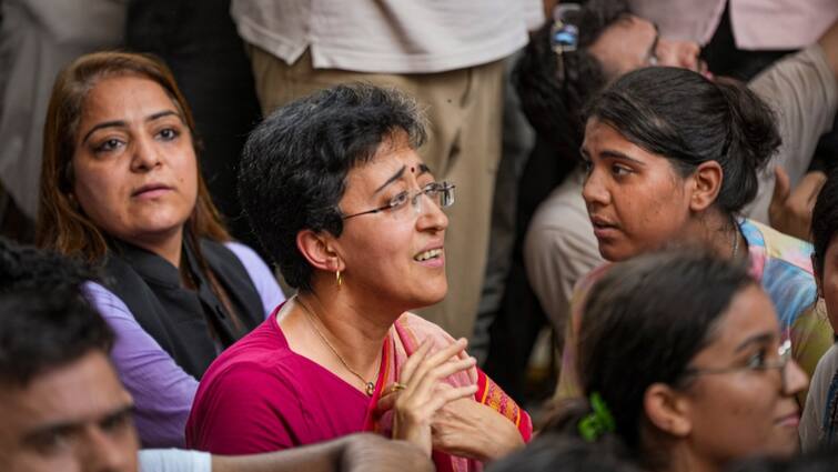 coaching centre deaths Atishi visits Old Rajinder Nagar meets protesting students shelly oberoi bjp jaya prada Delhi Coaching Centre Deaths: Atishi Meets Protesting Students, Says 'Will Take Action Based On Inquiry Report'