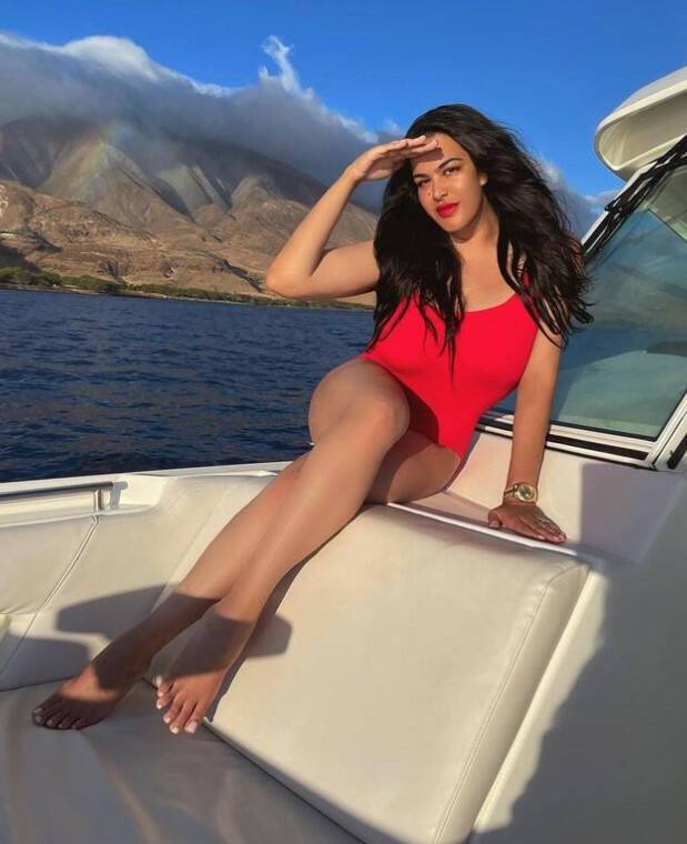 त्रिशाला दत्त आपले वडील संजय दत्तसोबत राहत नाही. ती अमेरिकेला स्थायिक आहे.