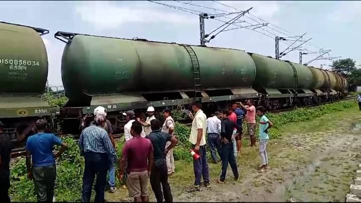 গত ১৭ জুন এই রাঙাপানিতেই মালগাড়ির সঙ্গে কাঞ্চনজঙ্ঘা এক্সপ্রেসের ভয়াবহ সংঘর্ষ হয়। মৃত্যু হয় ১০ জনের। মৃতদের মধ্যে মালগাড়ির চালকও ছিলেন। শুধু তাই নয়, গত একবছরে একাধিক ট্রেন দুর্ঘটনায় চলে গিয়ে শয়ে শয়ে প্রাণ।