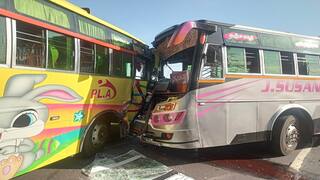 தஞ்சை அருகே வயலூர் பகுதியில் நேருக்கு நேர் மோதிக் கொண்ட தனியார் பஸ்கள்: 37க்கும் அதிகமானோர் காயம்