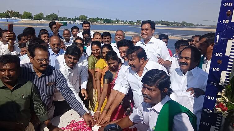Thanjavur news 4 Ministers opened water from Kallanai for Delta districts - TNN கல்லணையிலிருந்து 4 அமைச்சர்கள் தண்ணீர் திறந்தனர்... முப்பெரும் தேவிகளாக இணைந்த 3 மாவட்ட பெண் கலெக்டர்கள் பங்கேற்பு