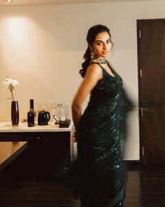 Meenakshi Chaudhary: ఆన్ స్క్రీన్ ఆఫ్ స్క్రీన్ అందంతో ఫిదా చేసేస్తోన్న ఖిలాడీ బ్యూటీ మీనాక్షి చౌదరి!